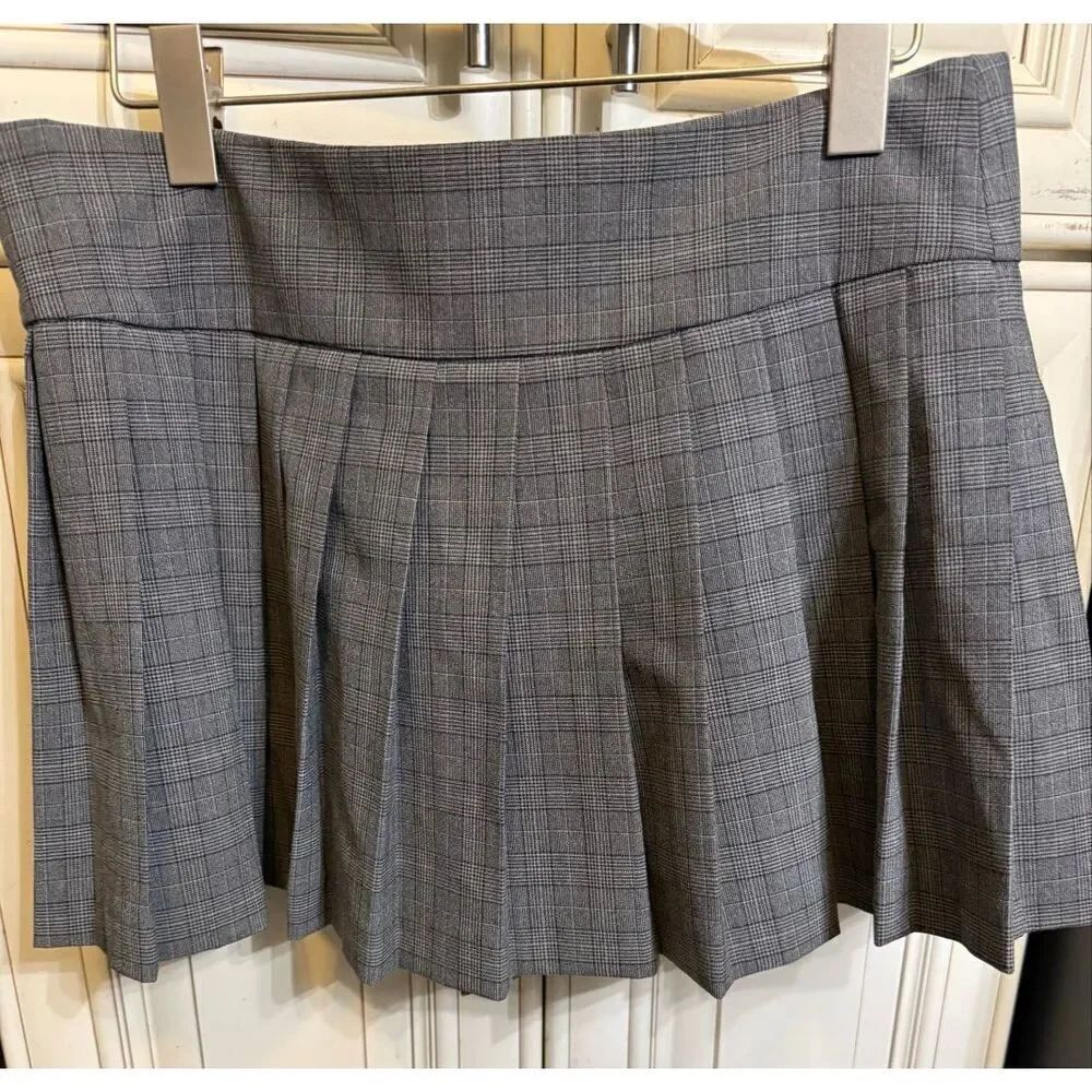 Zara Women's Check Plaid Academia Pleated Mini Skort Skirt Black Gray Medium